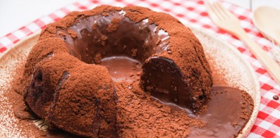 วิธีทำ “เค้กช็อกโกแลตลาวา” เมนูเค้กสุดน่ากิน ฟินจนช็อกโกแลตทะลัก!